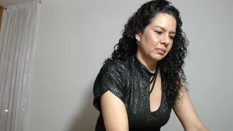 Snapshot of sharickleon11 chatting on December 7, 11:34 pm sharickleon11 online show from December 7, 11:34 pm