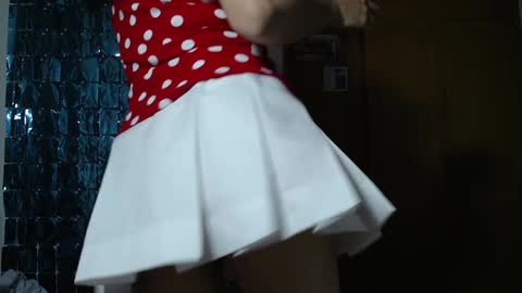 Snapshot of sharickleon11 chatting on February 4, 1:12 am sharickleon11 online show from February 4, 1:12 am