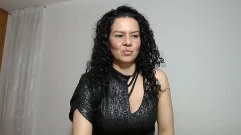 Snapshot of sharickleon11 chatting on December 11, 12:02 am sharickleon11 online show from December 11, 12:02 am