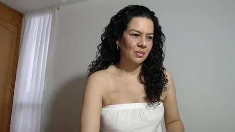 Snapshot of sharickleon11 chatting on December 15, 10:48 pm sharickleon11 online show from December 15, 10:48 pm