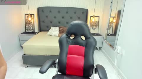 Snapshot of sharonblake5 chatting on September 18, 1:09 pm M A G N O online show from September 18, 1:09 pm