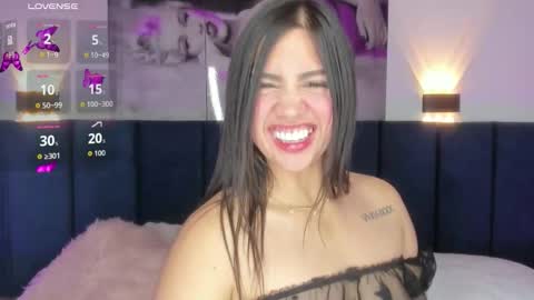 Snapshot of sharonlovee_ chatting on October 23, 10:16 pm SharonLovee online show from October 23, 10:16 pm