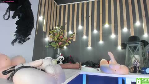 Snapshot of sharoon_gold chatting on December 18, 1:37 am Your mistress Sharon online show from December 18, 1:37 am