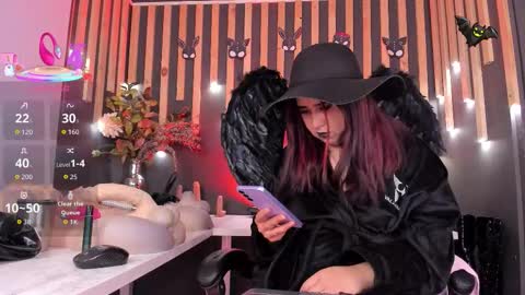 Snapshot of sharoon_gold chatting on September 12, 8:49 pm Your mistress Sharon online show from September 12, 8:49 pm