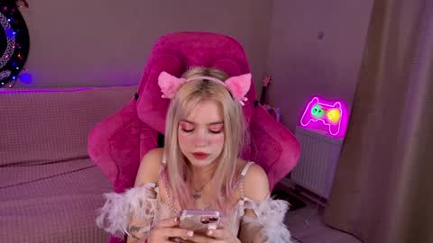Lola online show from December 27, 5:59 pm