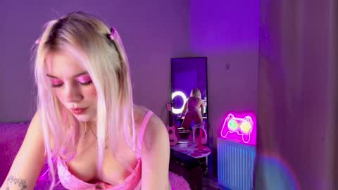 Lola online show from January 25, 6:43 pm