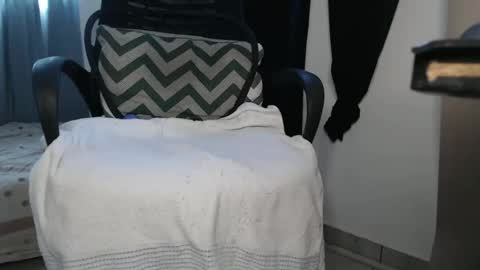 Shayna online show from December 7, 4:36 pm