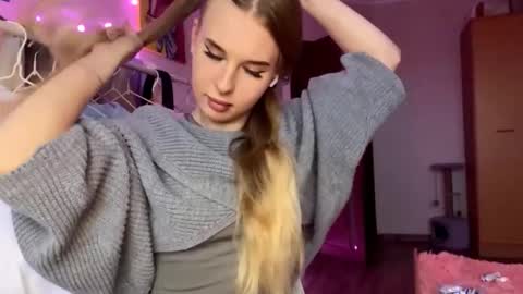 Jenny online show from September 19, 3:00 pm