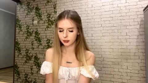 Jenny online show from November 2, 8:45 pm