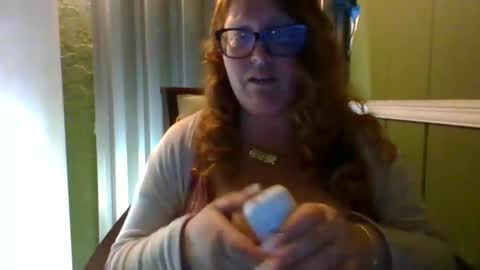 Snapshot of shelbyannn chatting on December 12, 3:10 am Red online show from December 12, 3:10 am