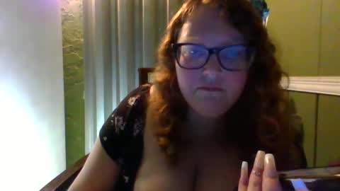 Snapshot of shelbyannn chatting on December 17, 4:23 am Red online show from December 17, 4:23 am