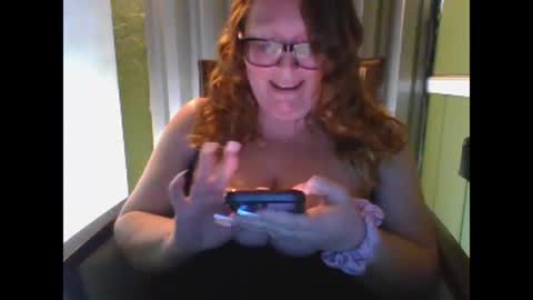 Snapshot of shelbyannn chatting on December 23, 1:29 am Red online show from December 23, 1:29 am