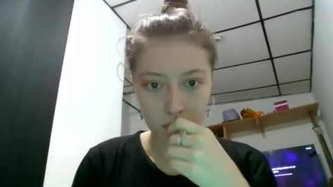 shelsyzevee_ online show from October 26, 12:39 am