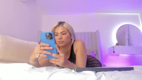 Snapshot of shelynna_azzul chatting on January 29, 7:53 pm shelynna_azzul online show from January 29, 7:53 pm