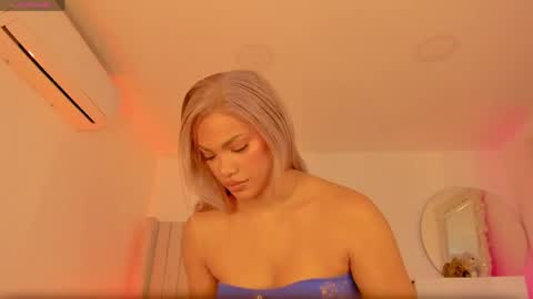 shelynna_azzul online show from May 5, 11:35 am