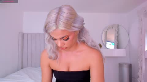 Snapshot of shelynna_azzul chatting on December 9, 7:39 pm shelynna_azzul online show from December 9, 7:39 pm