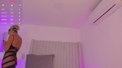 shelynna_azzul online show from June 20, 1:03 pm