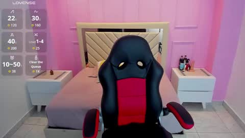 SHENOA online show from September 30, 8:03 pm