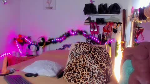 Snapshot of sherahade chatting on December 6, 3:22 pm shera hade online show from December 6, 3:22 pm