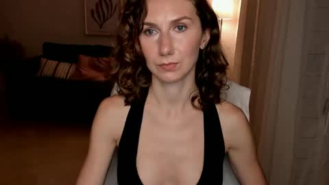 shesleepsnaked online show from January 12, 5:33 pm