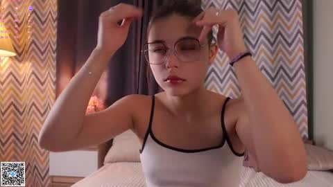 Snapshot of shickshackshock chatting on October 12, 11:12 am Iris online show from October 12, 11:12 am