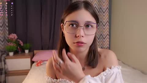 Snapshot of shickshackshock chatting on September 16, 11:18 am Iris online show from September 16, 11:18 am