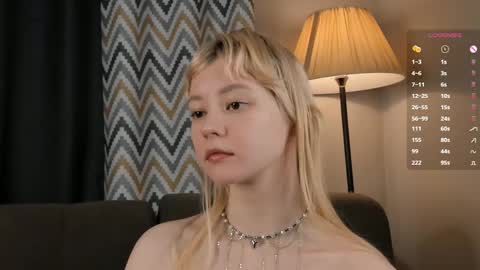 Snapshot of shickshackshock chatting on March 11, 1:59 am Iris online show from March 11, 1:59 am