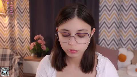 Snapshot of shickshackshock chatting on October 3, 11:15 am Iris online show from October 3, 11:15 am