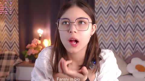 Snapshot of shickshackshock chatting on October 15, 11:13 am Iris online show from October 15, 11:13 am