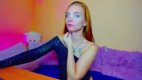 Snapshot of shinelikea_diamond chatting on October 17, 8:34 pm Alexis online show from October 17, 8:34 pm