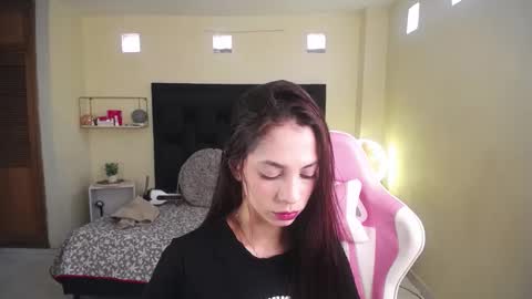 Snapshot of shkendall chatting on October 27, 2:34 pm kendal online show from October 27, 2:34 pm