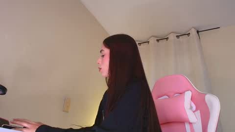 Snapshot of shkendall chatting on October 23, 2:12 pm kendal online show from October 23, 2:12 pm