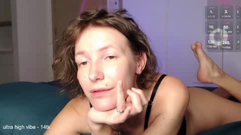 Snapshot of shoopdelang chatting on January 8, 4:44 pm Jess online show from January 8, 4:44 pm