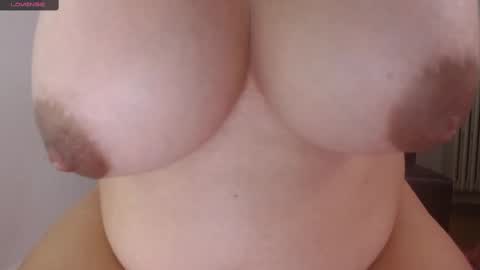 Snapshot of shopiagarcia_ chatting on February 28, 1:14 pm lamai online show from February 28, 1:14 pm