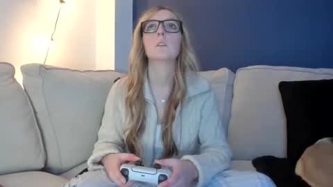 short sweetpea online show from December 14, 11:23 pm