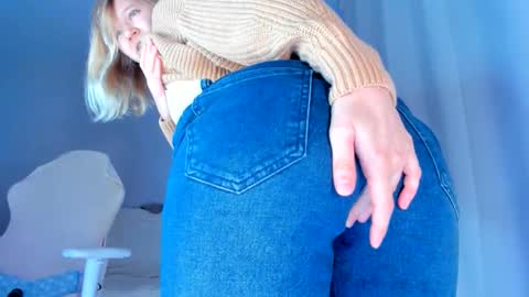 Snapshot of showmejenny chatting on September 20, 4:27 pm jennywoody online show from September 20, 4:27 pm