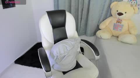 Nahomy online show from December 28, 10:55 pm