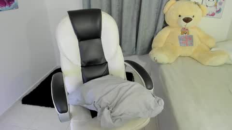 Nahomy online show from December 16, 1:42 am