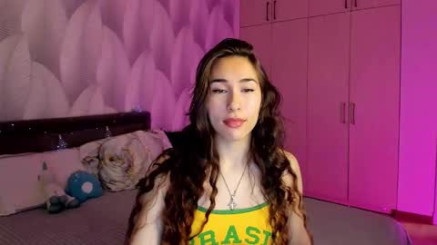 Snapshot of shy_bambiii chatting on December 3, 2:12 am Mika online show from December 3, 2:12 am