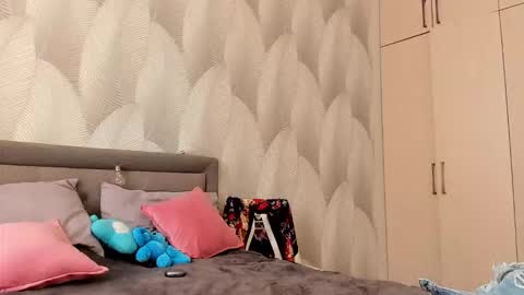 Snapshot of shy_bambiii chatting on September 20, 2:43 am Mika online show from September 20, 2:43 am