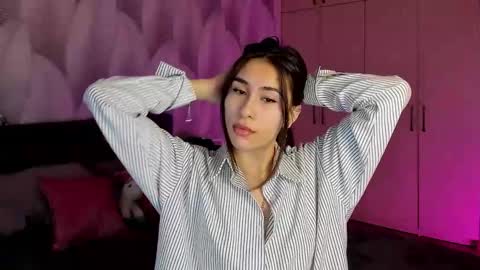 Snapshot of shy_bambiii chatting on January 29, 2:40 am Mika online show from January 29, 2:40 am