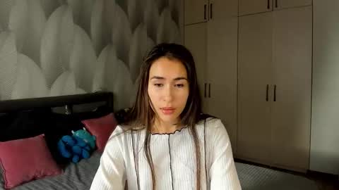 Snapshot of shy_bambiii chatting on September 21, 3:27 am Mika online show from September 21, 3:27 am