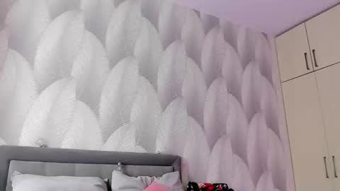 Snapshot of shy_bambiii chatting on September 14, 4:10 am Mika online show from September 14, 4:10 am