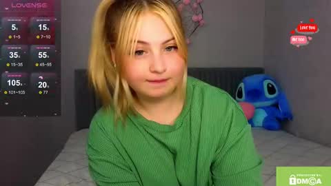 Molly online show from December 5, 9:06 pm