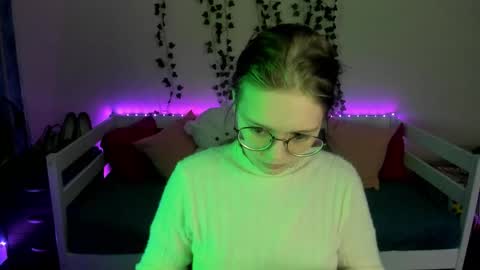 shy_elina01 online show from October 25, 10:56 am