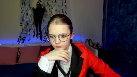 shy_elina01 online show from October 31, 10:52 am