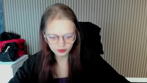 shy_elina01 online show from October 7, 10:52 am