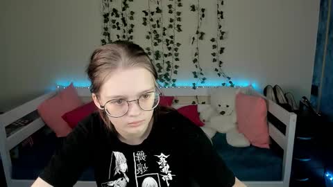 shy_elina01 online show from October 13, 12:41 pm