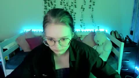 shy_elina01 online show from October 10, 10:42 am