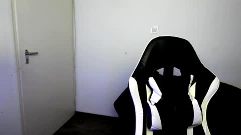 shy_nerd_babyy online show from April 18, 7:58 pm